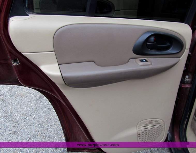 image for item 4452 2004 Chevrolet Trailblazer