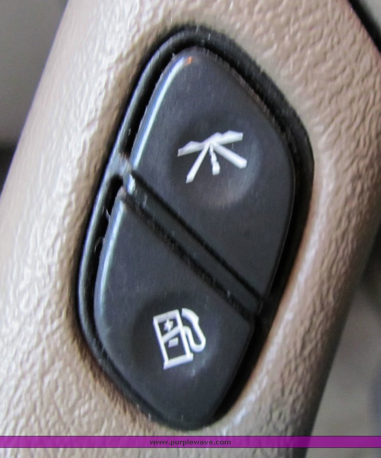 image for item 4452 2004 Chevrolet Trailblazer