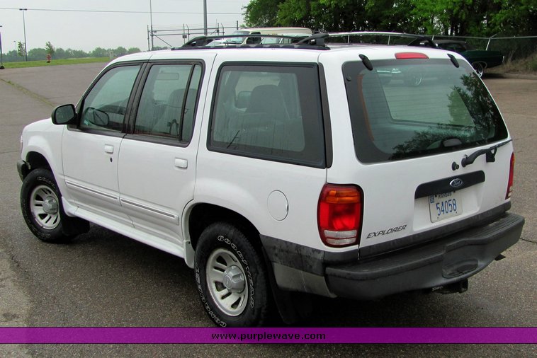 image for item 4454 2000 Ford Explorer XL