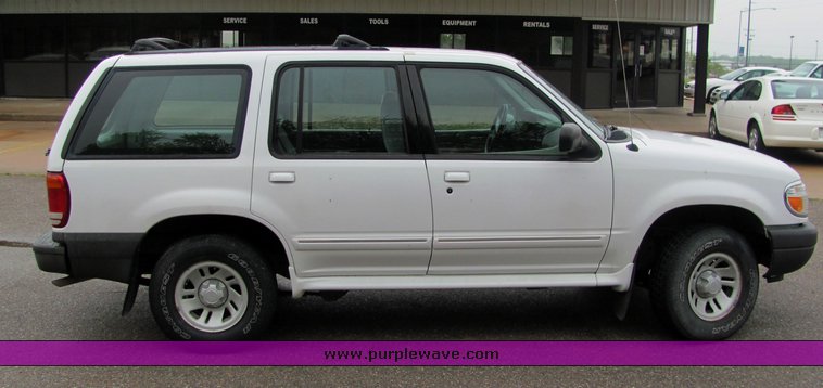 image for item 4454 2000 Ford Explorer XL