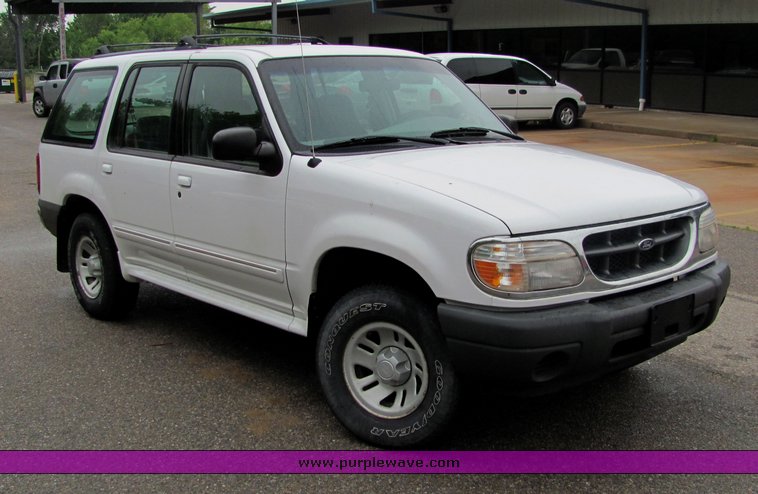 image for item 4454 2000 Ford Explorer XL
