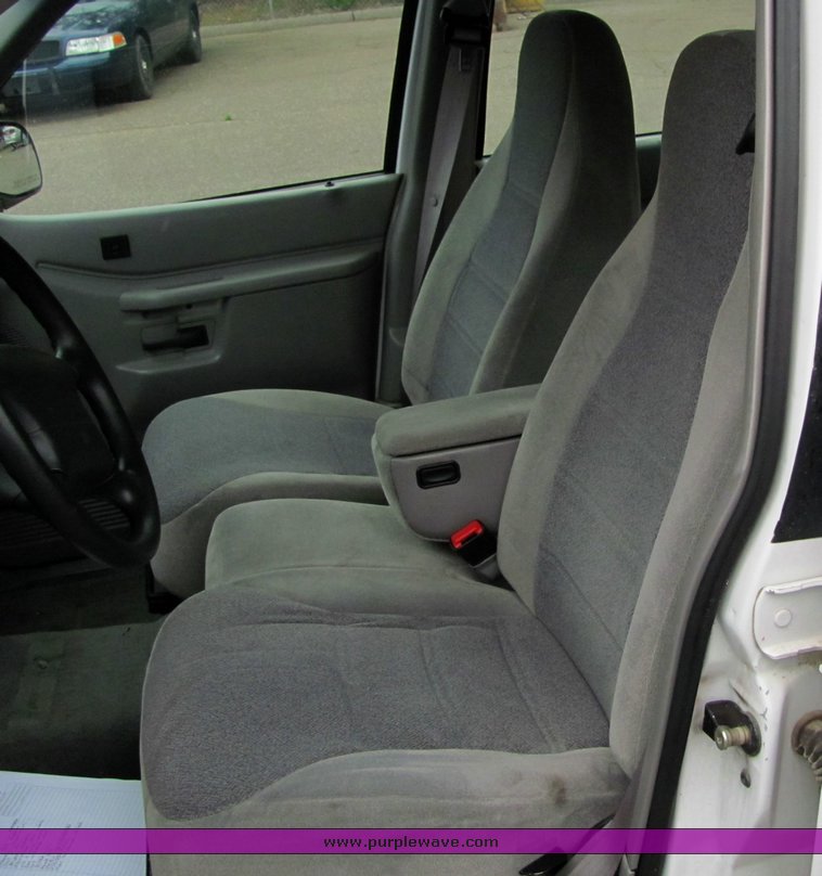 image for item 4454 2000 Ford Explorer XL