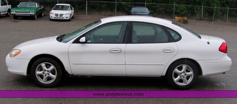 image for item 4456 2002 Ford Taurus SE