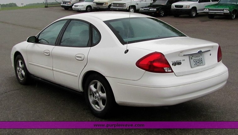 image for item 4456 2002 Ford Taurus SE