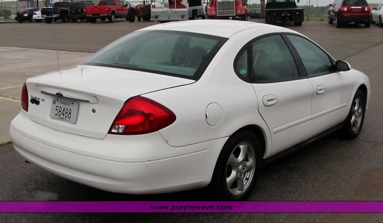 image for item 4456 2002 Ford Taurus SE