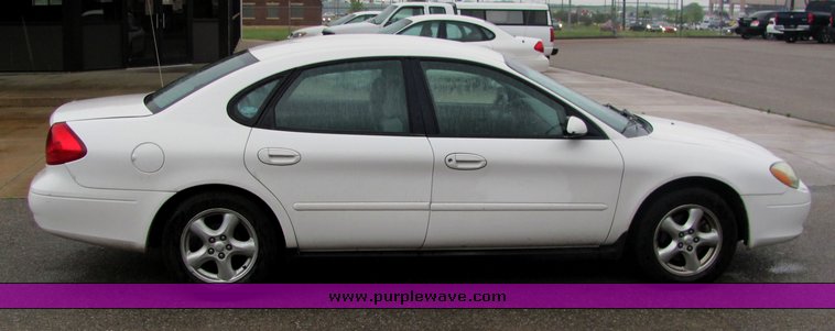 image for item 4456 2002 Ford Taurus SE