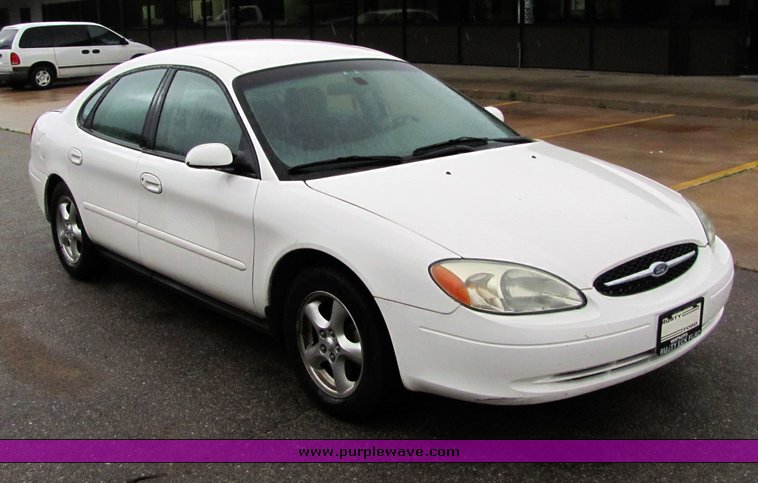 image for item 4456 2002 Ford Taurus SE