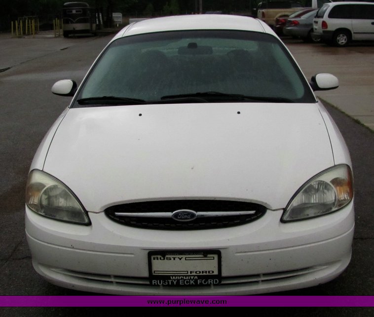 image for item 4456 2002 Ford Taurus SE