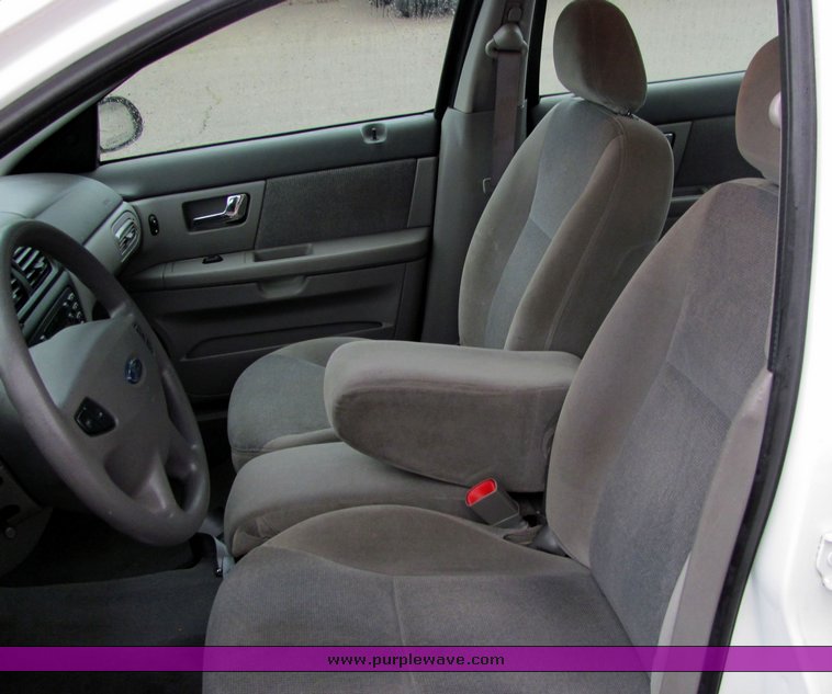 image for item 4456 2002 Ford Taurus SE