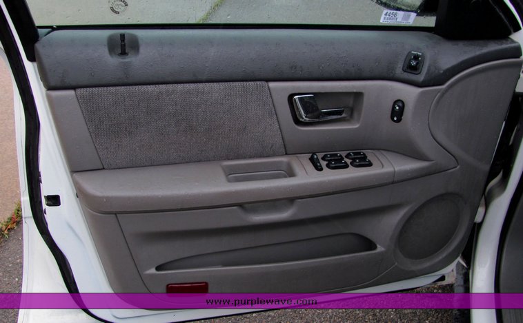 image for item 4456 2002 Ford Taurus SE