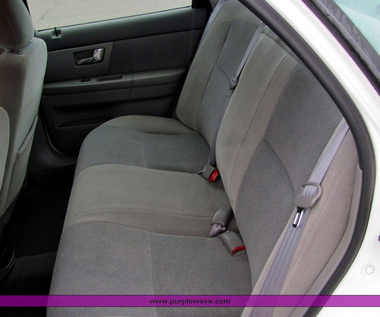 image for item 4456 2002 Ford Taurus SE