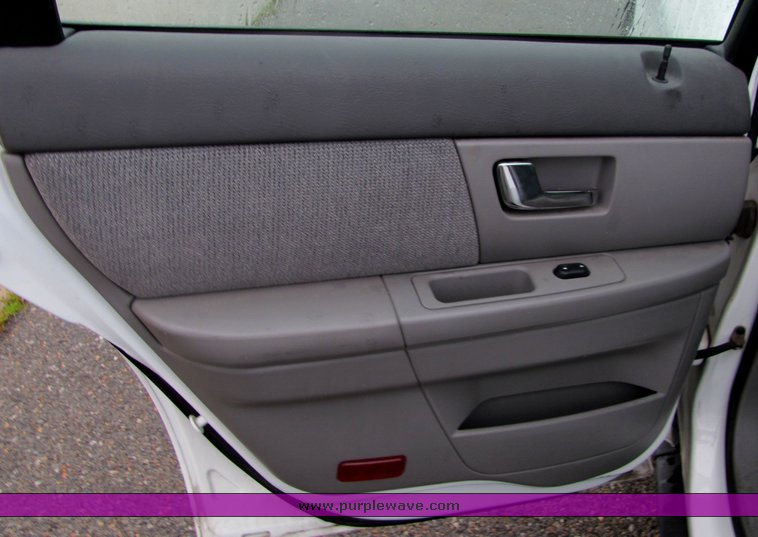 image for item 4456 2002 Ford Taurus SE