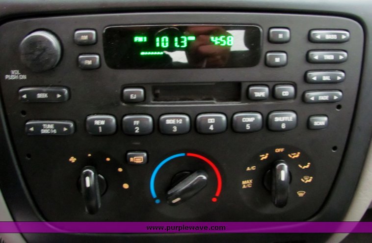 image for item 4456 2002 Ford Taurus SE