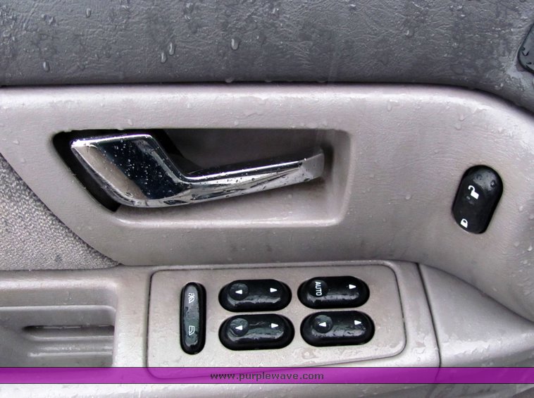 image for item 4456 2002 Ford Taurus SE