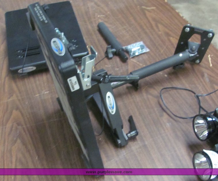 image for item 4584 Assorted automotive accessories