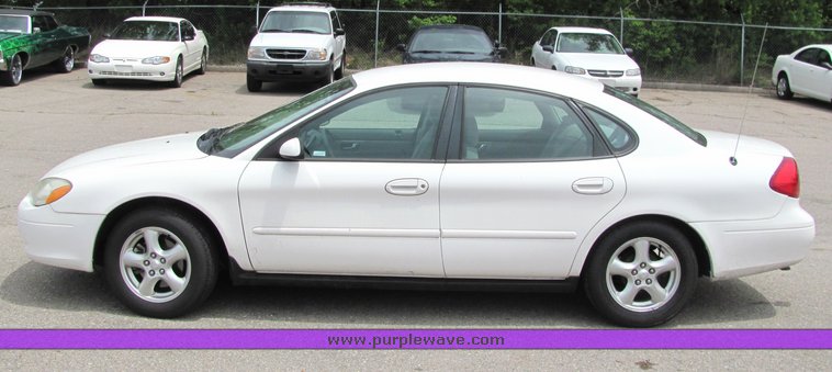 image for item 6016 2002 Ford Taurus SE