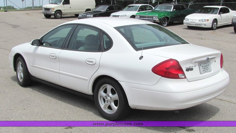 image for item 6016 2002 Ford Taurus SE