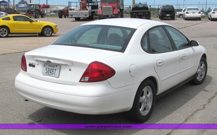 image for item 6016 2002 Ford Taurus SE