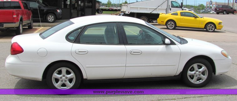 image for item 6016 2002 Ford Taurus SE