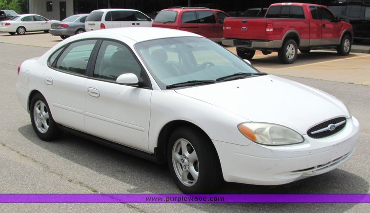 image for item 6016 2002 Ford Taurus SE