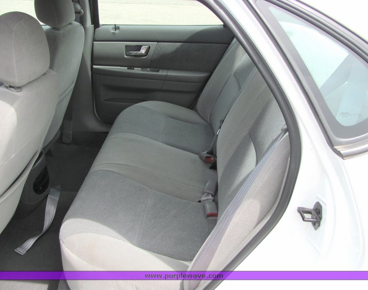 image for item 6016 2002 Ford Taurus SE