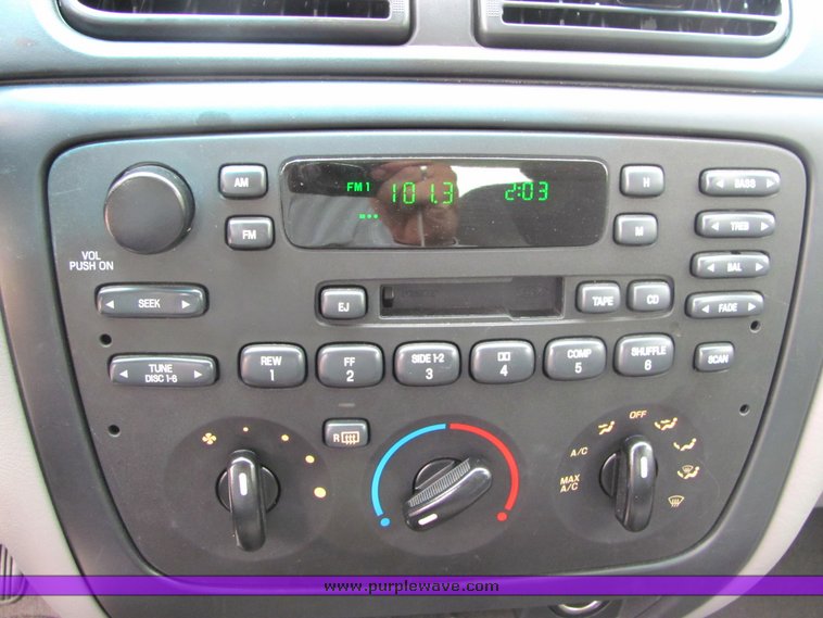 image for item 6016 2002 Ford Taurus SE