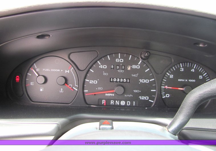 image for item 6016 2002 Ford Taurus SE