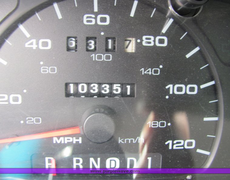 image for item 6016 2002 Ford Taurus SE