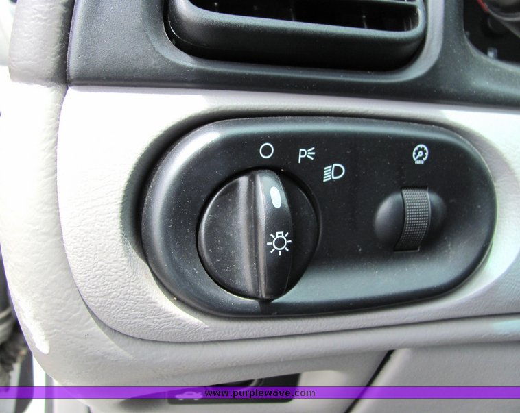 image for item 6016 2002 Ford Taurus SE