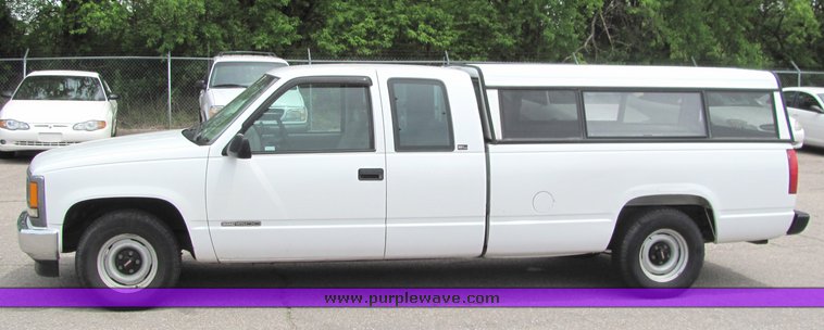 image for item 6017 1997 GMC Sierra C1500 pickup truck