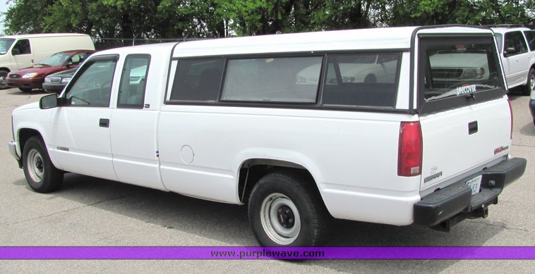 image for item 6017 1997 GMC Sierra C1500 pickup truck