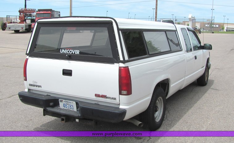 image for item 6017 1997 GMC Sierra C1500 pickup truck