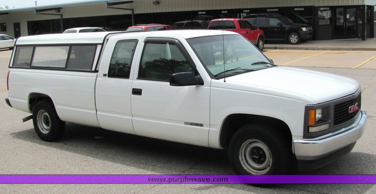 image for item 6017 1997 GMC Sierra C1500 pickup truck