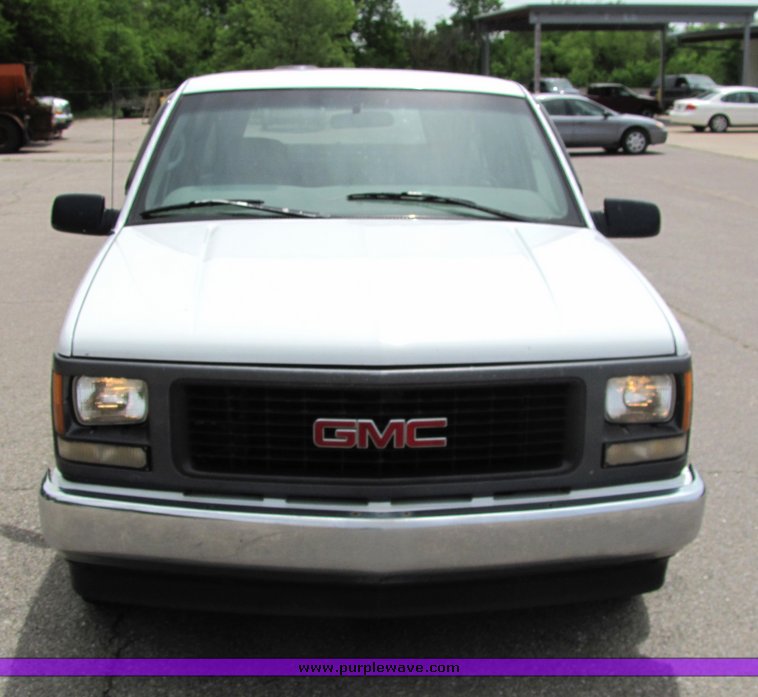 image for item 6017 1997 GMC Sierra C1500 pickup truck