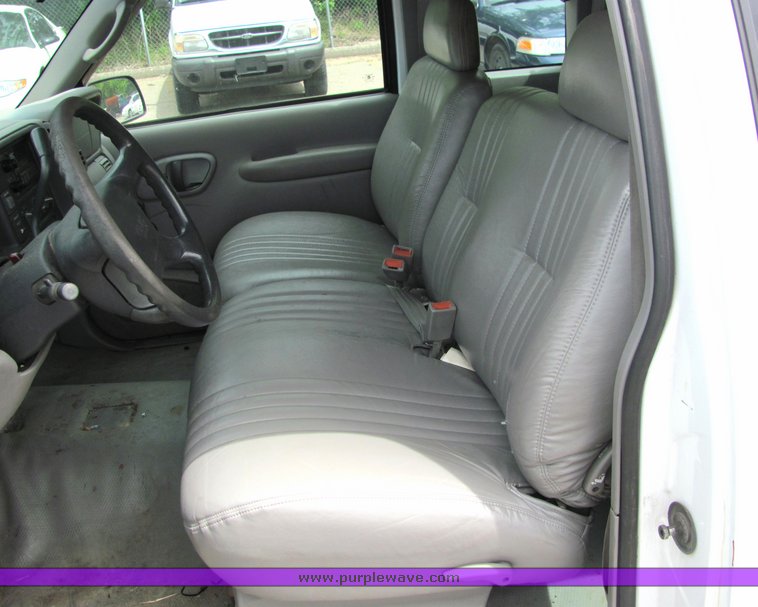 image for item 6017 1997 GMC Sierra C1500 pickup truck