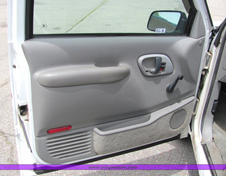 image for item 6017 1997 GMC Sierra C1500 pickup truck