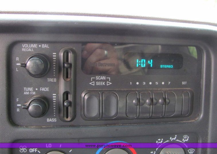 image for item 6017 1997 GMC Sierra C1500 pickup truck