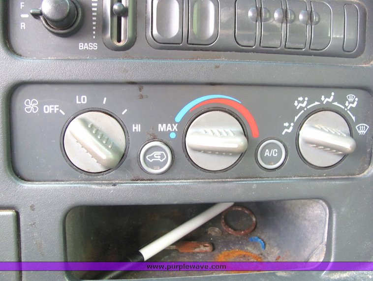 image for item 6017 1997 GMC Sierra C1500 pickup truck