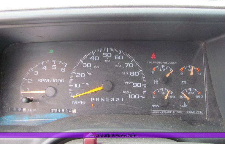 image for item 6017 1997 GMC Sierra C1500 pickup truck