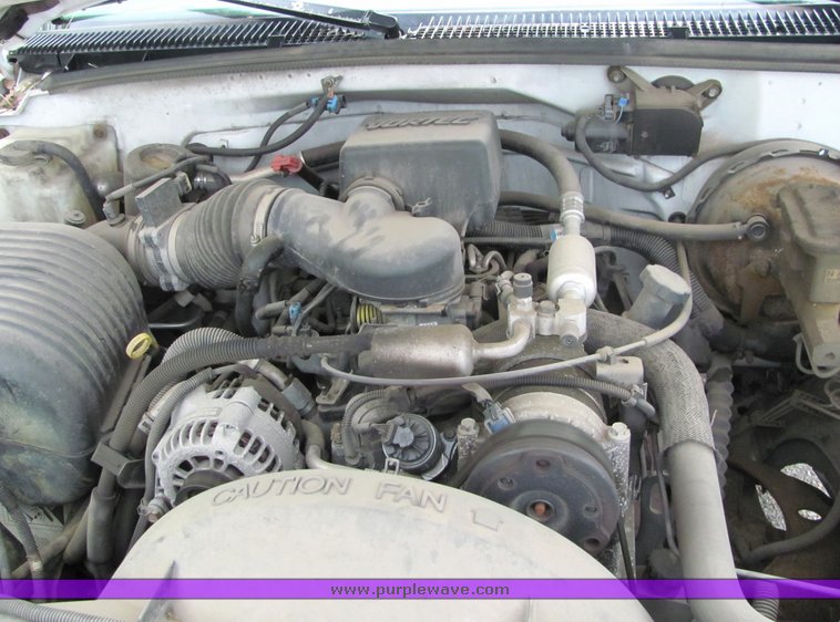 image for item 6017 1997 GMC Sierra C1500 pickup truck