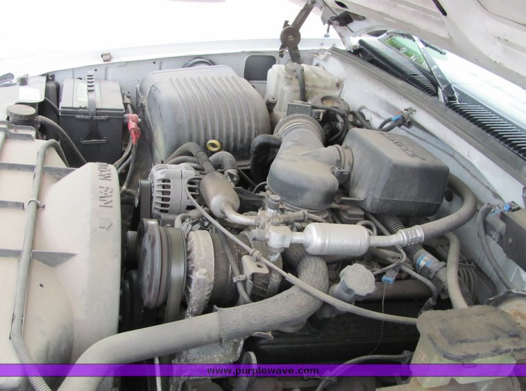 image for item 6017 1997 GMC Sierra C1500 pickup truck