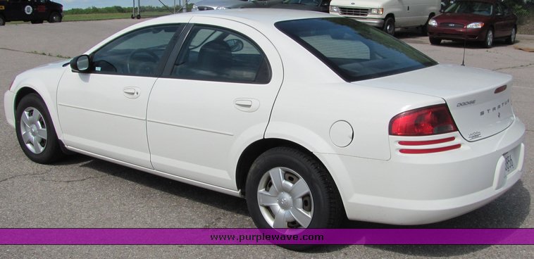 image for item 6067 2006 Dodge Stratus