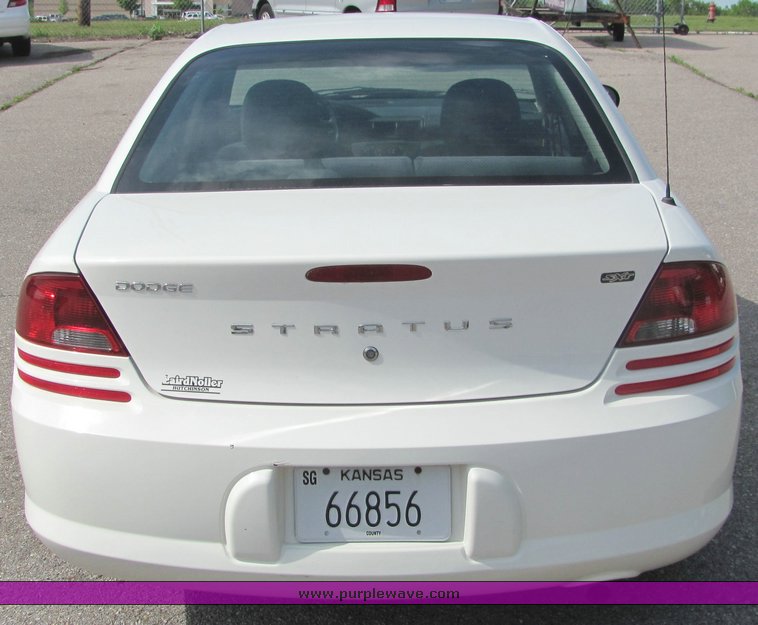 image for item 6067 2006 Dodge Stratus