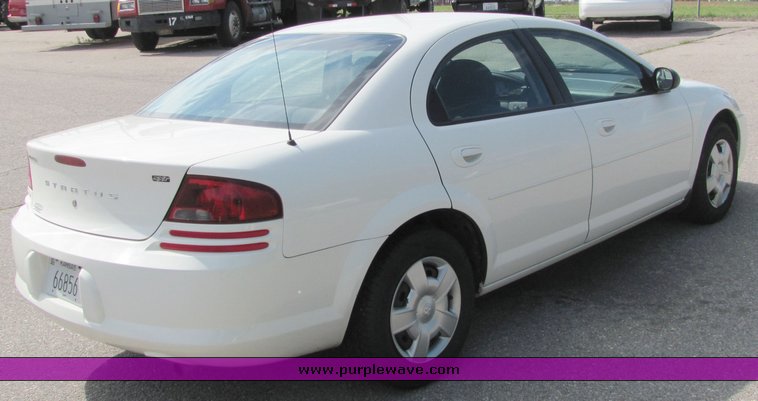 image for item 6067 2006 Dodge Stratus