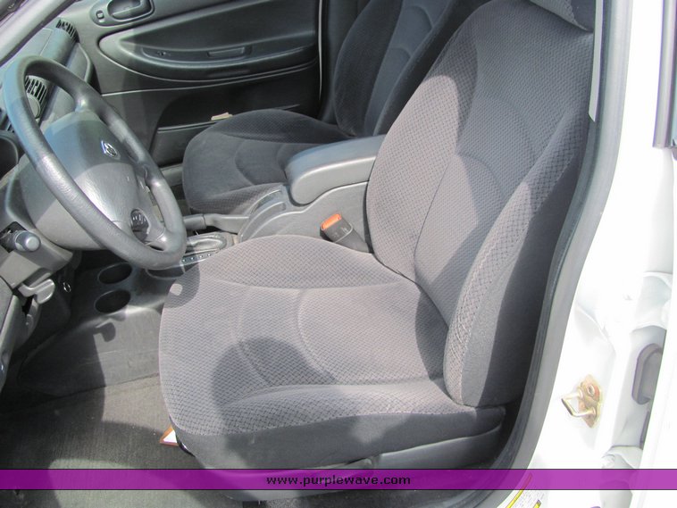 image for item 6067 2006 Dodge Stratus