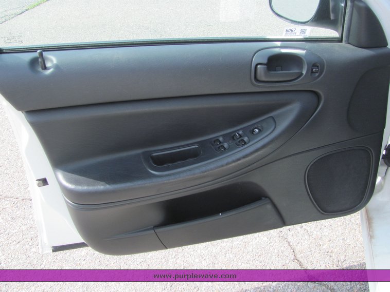 image for item 6067 2006 Dodge Stratus