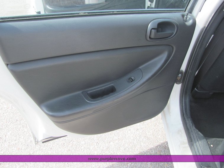 image for item 6067 2006 Dodge Stratus