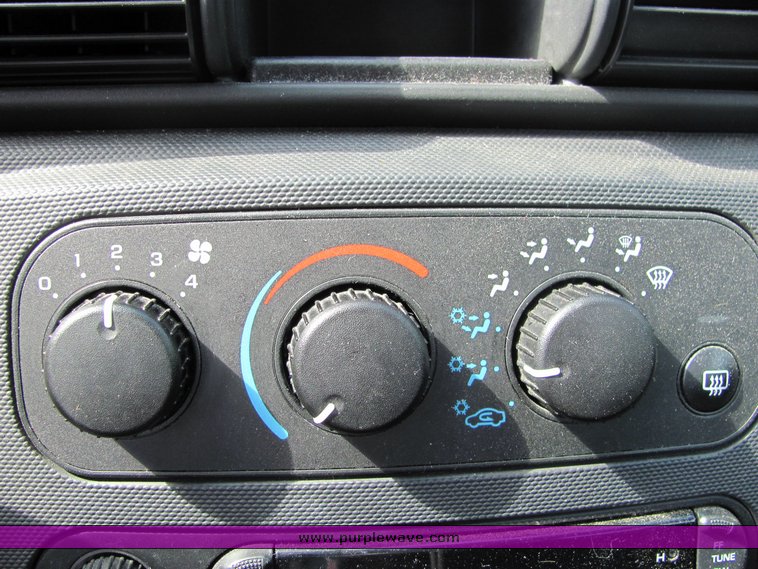 image for item 6067 2006 Dodge Stratus