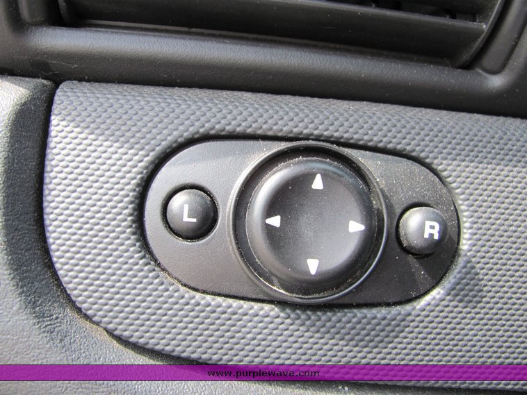 image for item 6067 2006 Dodge Stratus