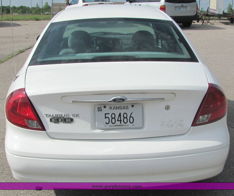 image for item 6068 2002 Ford Tarus